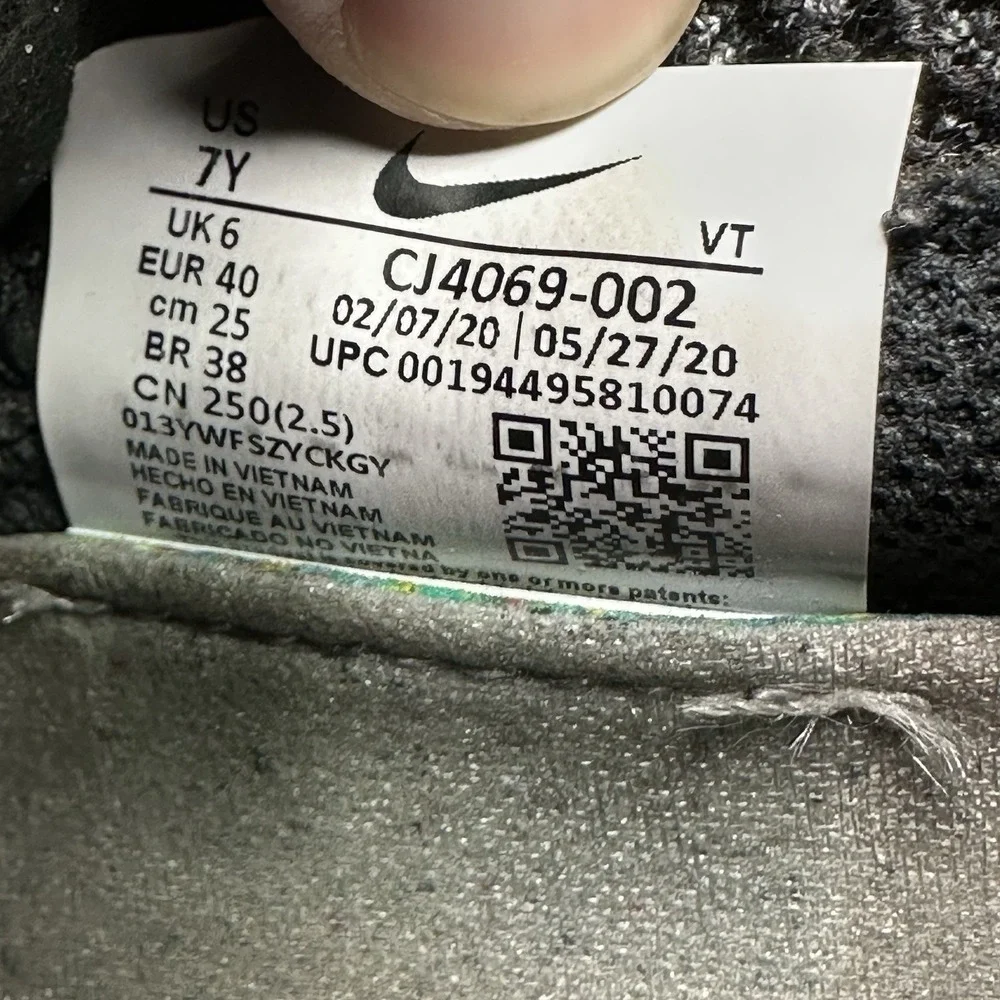 Womens 8.5 / 7Y Nike Air VaporMax 2020 FK Shoes Black / Gray Running Sneakers